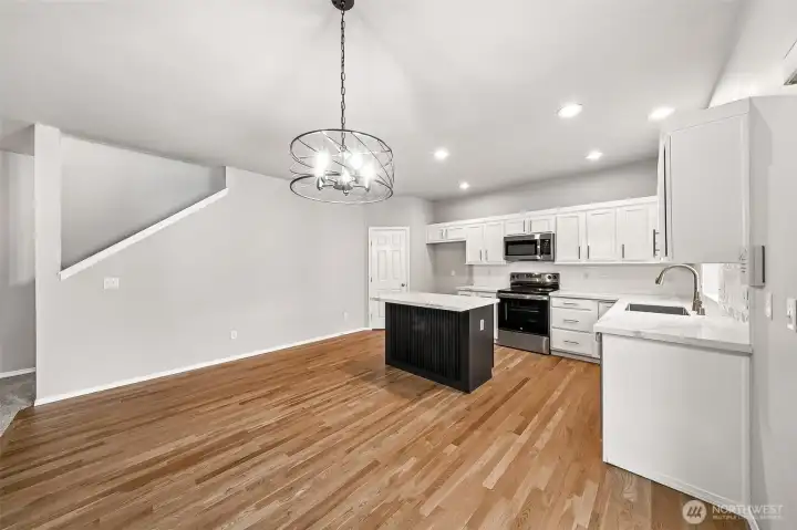 Like to shop at Costco? The door in the middle leads to your big kitchen pantry.