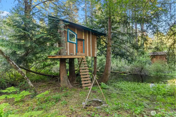 And down another trail is this great treehouse with zip line, frog pond and firepit. Heaven for your outdoor adventurers!