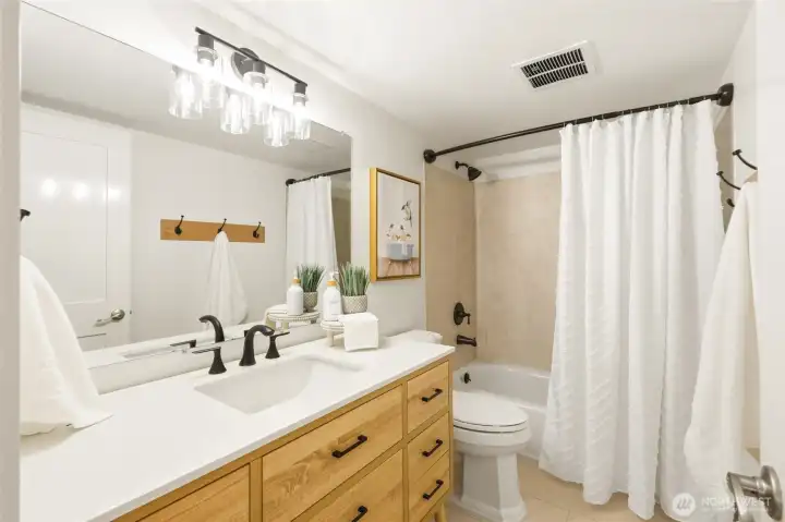 Upstairs hallway shared full bathroom.