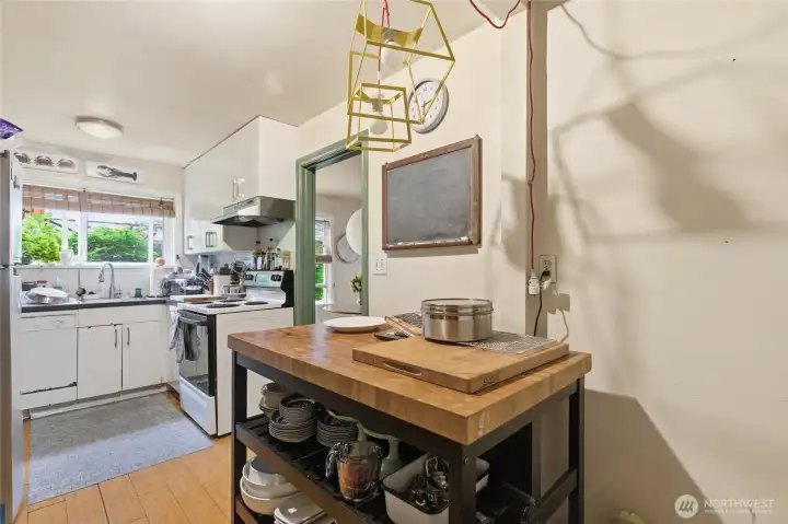 Kitchen (lower unit)