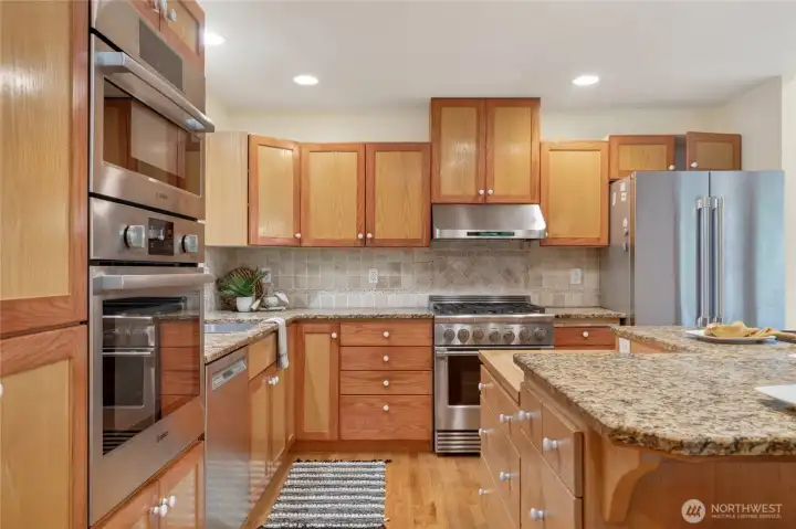 The seller is quite a cook and made sure the kitchen was fit for a chef!