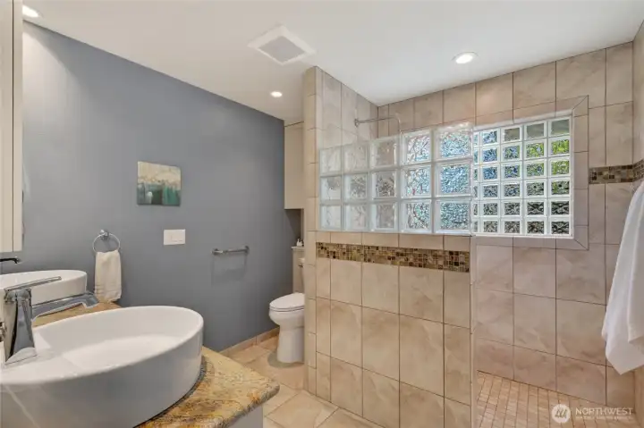 There is a zero-clearance walk-in shower that is also very spacious and can accommodate a wheelchair.