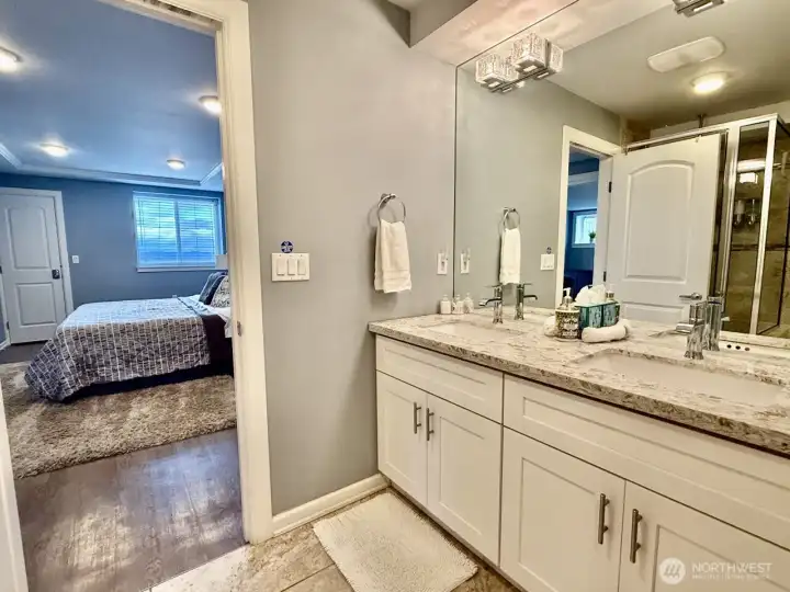 Unit B primary bath