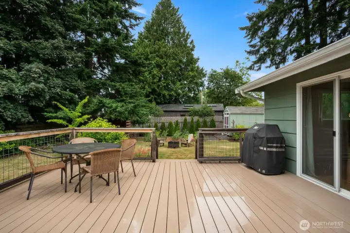 large trex deck perfect for entertaining