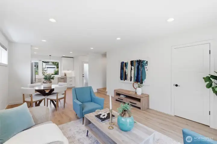 Bright sunny open floorplan Bright sunny open floorplan
