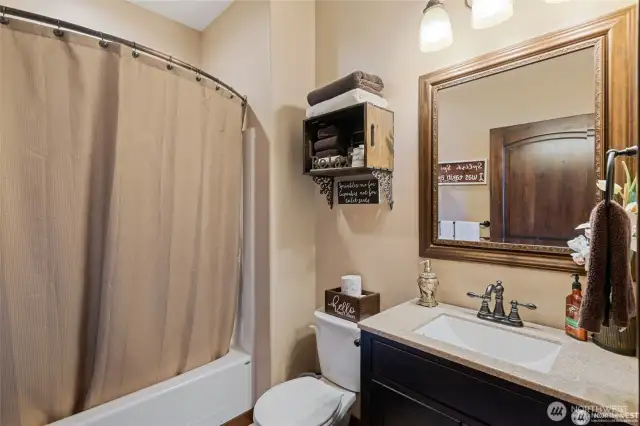 Full main/guest bathroom.
