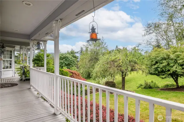 Stunning valley ad mountain views from the wrap around deck