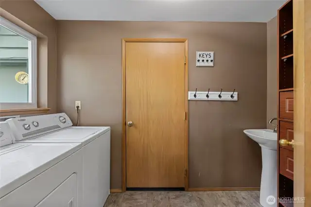 Laundry Room w/sink