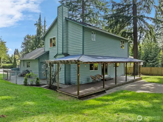 Beautiful Landscape & Covered Deck!