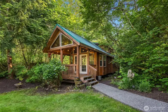 Tiny House, too! 1 Bed/1 Bath, Kitchen and Living space!
