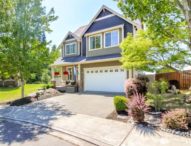 Beautiful mature landscaping around the front of the home. Private oasis.