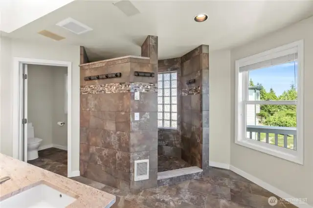 Gorgeous en-suite bathroom