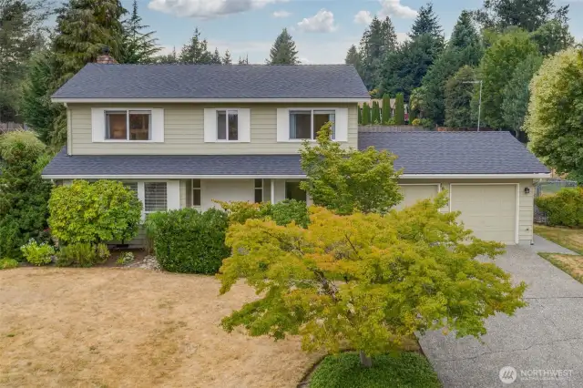 Well maintained home in coveted Westhill! Move in in time for school...Sorenson Preschool, Westhill Elementary, Canyon Park Middle School, or Bothell High School.