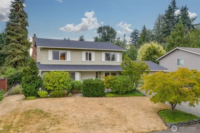 There's a lovely garden space on the left side of the house. And the grass will turn green again when the rains come back. For now...no need to mow!