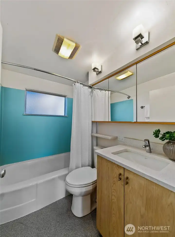 Main floor full bath.