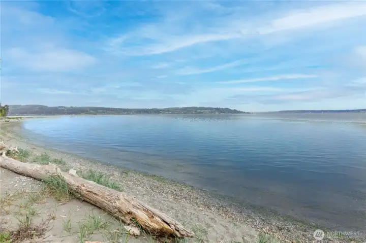 Ownership comes with membership to this private, sunny, glorious beach that's owned by the Admiral's Row & Olympic Shores HOA's. This pristine 1,200 feet of sandy, sunny beach, is great for kayaking, swimming, beach walking and relaxing.