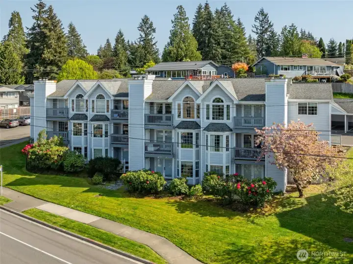 1 Bedroom, 1 bathroom, 783 sqft & vaulted ceilings.