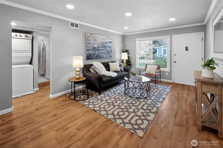 Gorgeous laminate hardwood floors throughout