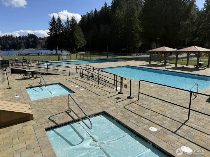 Community Hot tubs and pool