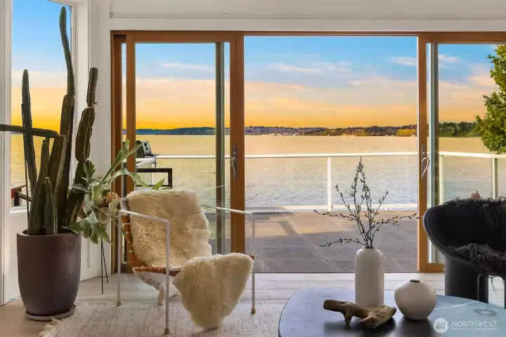 Breathe in the salt air and listen to the gentle waves unfolding on the shore: a rejuvenating sound and feel.