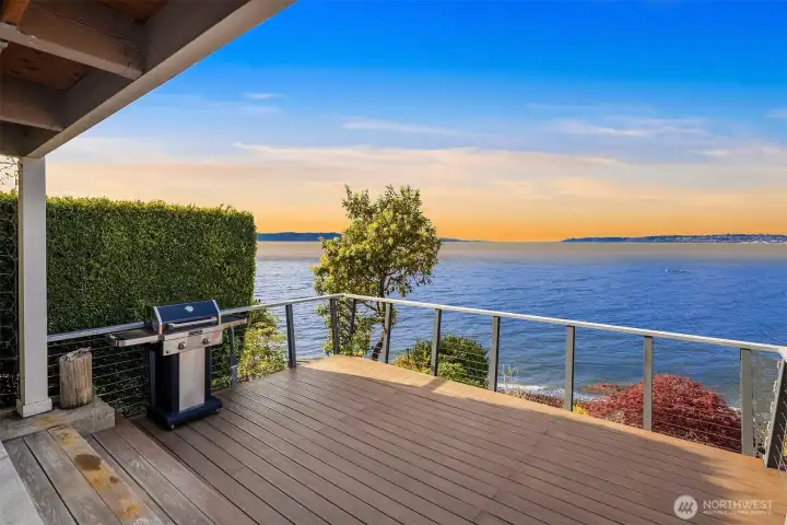 Ground level deck both spacious and open to the views with the cable railing.