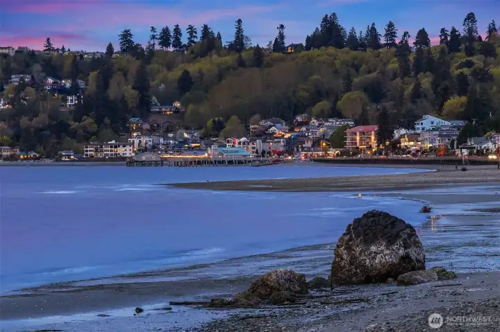 Redondo waterfront lights. Thank you for touring with us this delightful beach retreat within easy geographical reach from/to airport and all main access points. Welcome to waterfront lifestyle.