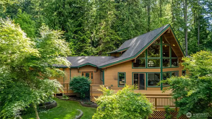 Welcome to 41 Louise View, where breathtaking design and craftsmanship meet. Welcome to 41 Louise View, where breathtaking design and craftsmanship meet.