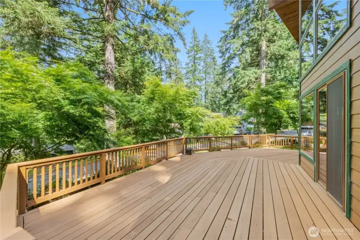 A quiet outdoor retreat located just off the primary suite, ideal for morning coffee or evening unwinding. A quiet outdoor retreat located just off the primary suite, ideal for morning coffee or evening unwinding.