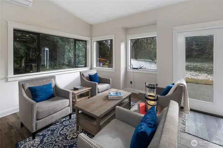 Easy access to the shoreline makes kayaking, paddleboarding, beachcombing, and waterfront recreation part of everyday island living.