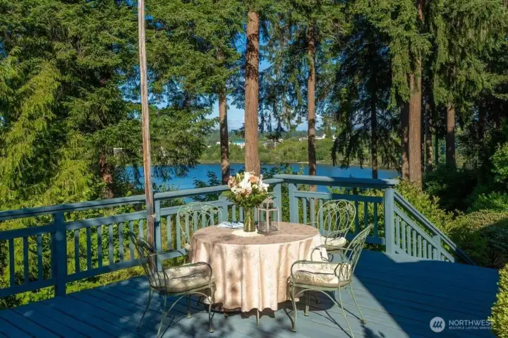 The ultimate views for entertaining & dining.