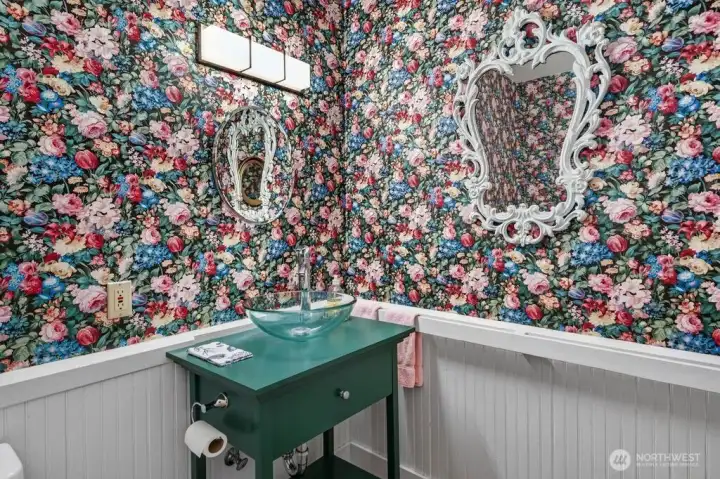 The Rose wallpaper is the main character.