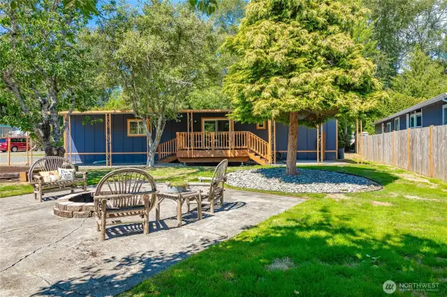 Lovely garden and lawn areas