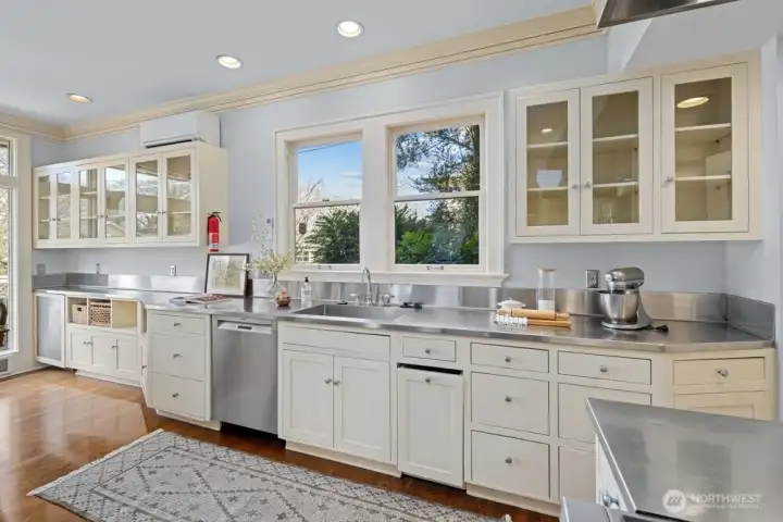 with plenty of cabinets and counter space ...