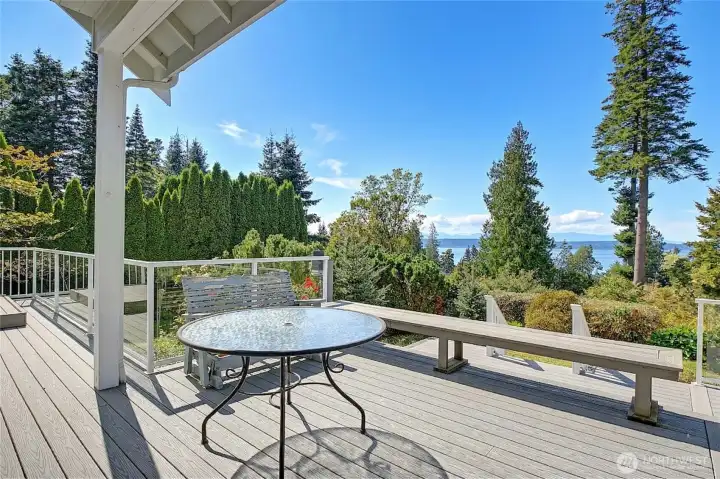 Deck with bench faces west,  I am ready for some lemonade or your favorite beverage.