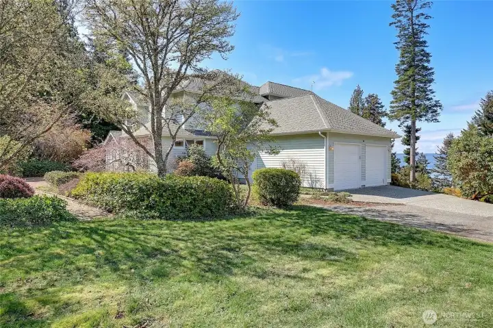Garage with side yard.