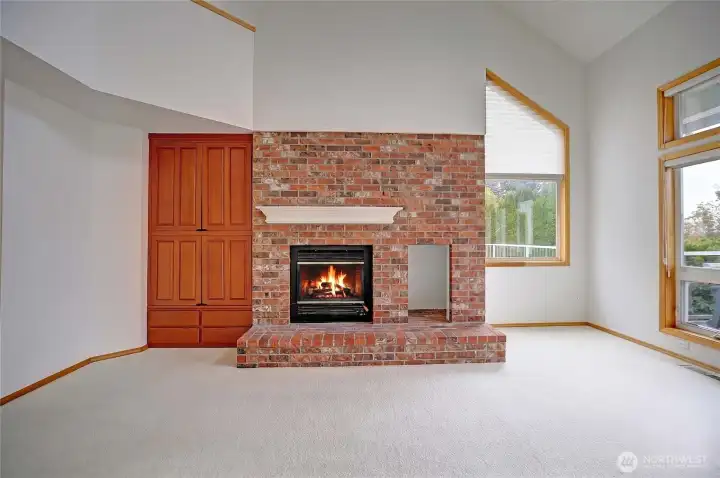 Don't you just  love lit woodstove insert? Put your favorite pictures on the hearth.  Great place for photo  op.