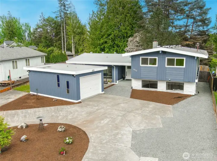 2624 total remodeled home, featurinig 5 bedroom, 3 bath and 3 more bonus room. Don't forget to click on the cloud to see the Video and 3D Matterport video. 2624 total remodeled home, featurinig 5 bedroom, 3 bath and 3 more bonus room. Don't forget to click on the cloud to see the Video and 3D Matterport video.