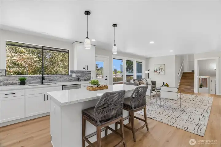 Fantastic open floor plan. Back door leading out to a huge patio for entertaining. Fantastic open floor plan. Back door leading out to a huge patio for entertaining.