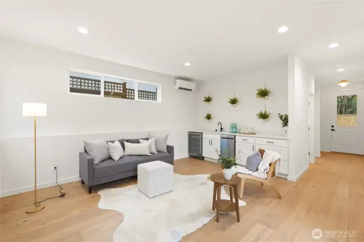 includes kitchenette includes kitchenette