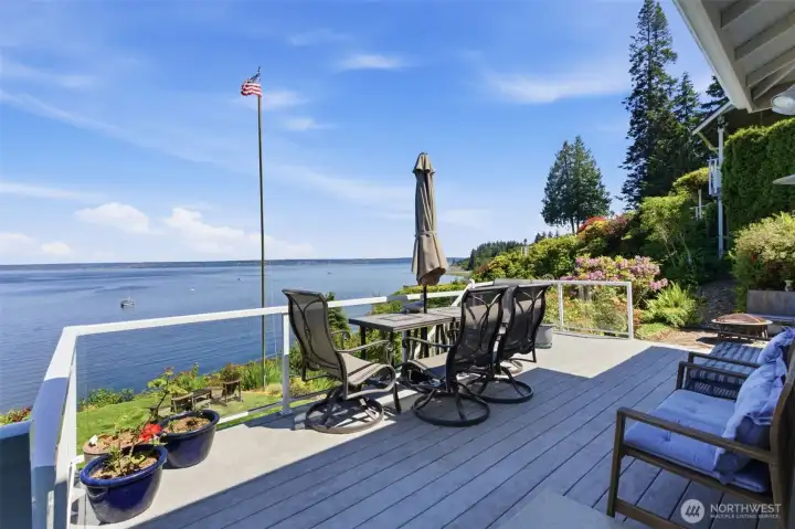 MAIN HOUSE - deck