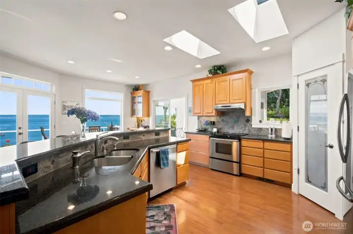 MAIN HOUSE - Kitchen