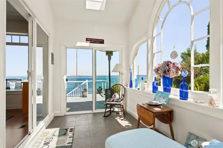MAIN HOUSE - Sunroom