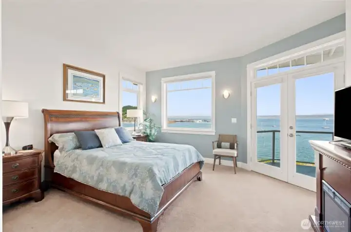 MAIN HOUSE - primary bedroom