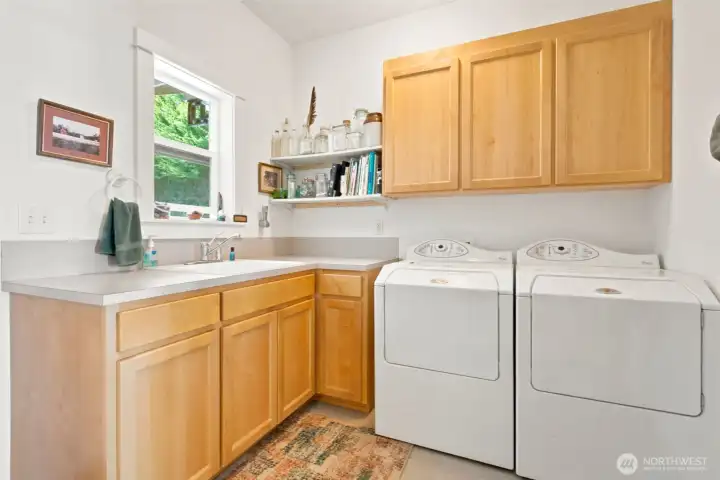 MAIN HOUSE - laundry room