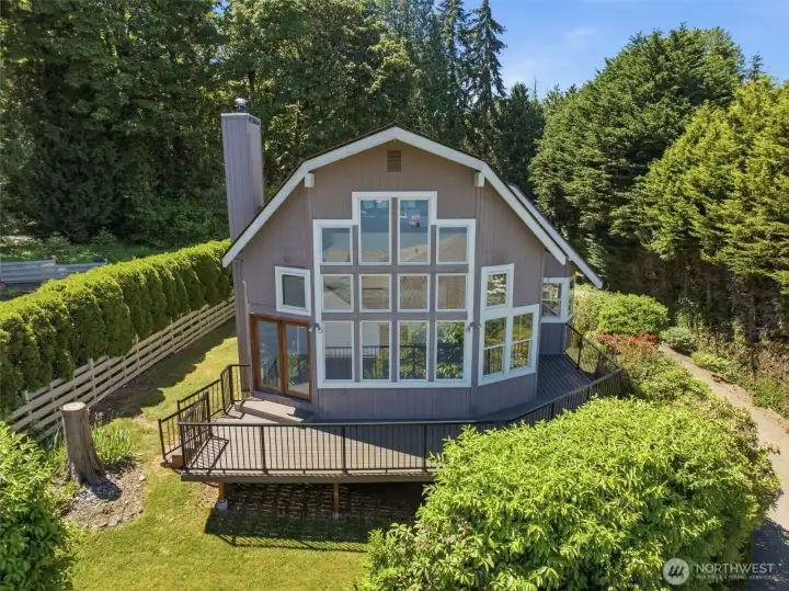 GUEST HOUSE with floor to ceiling windows