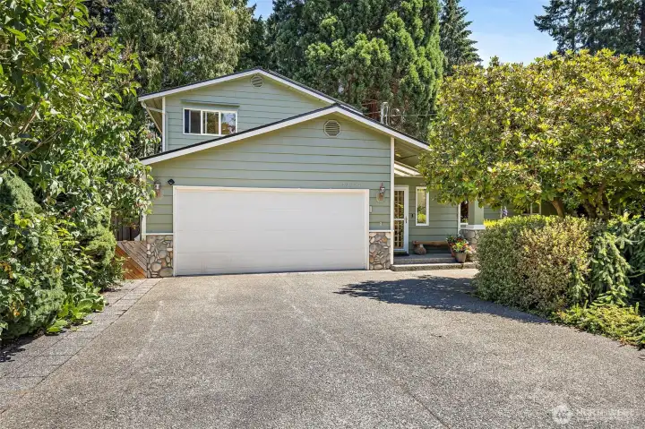 Spacious Driveway Spacious Driveway