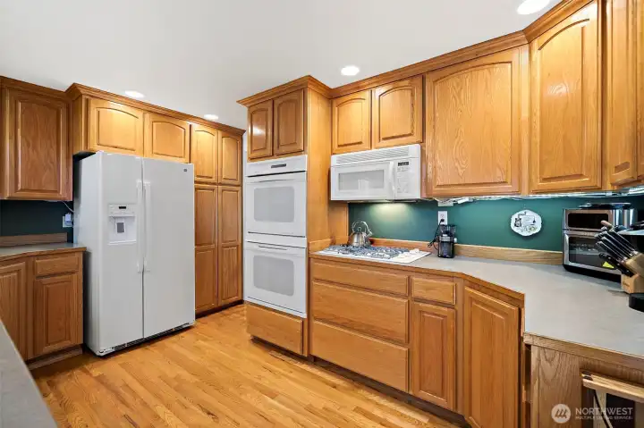 Kitchen with Double Ovens Kitchen with Double Ovens