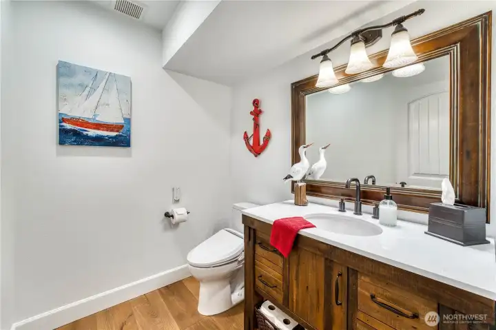 Mainfloor powder room.