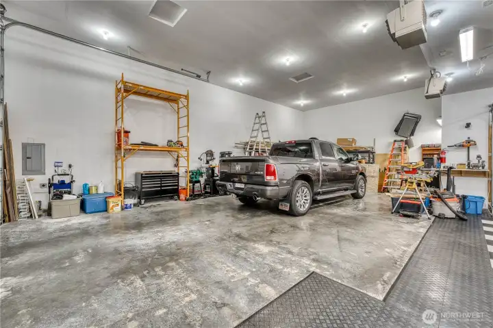 Heated shop with numerous electrical outlets.  Park an RV or several cars, home business, wood shop?  How would you use it?