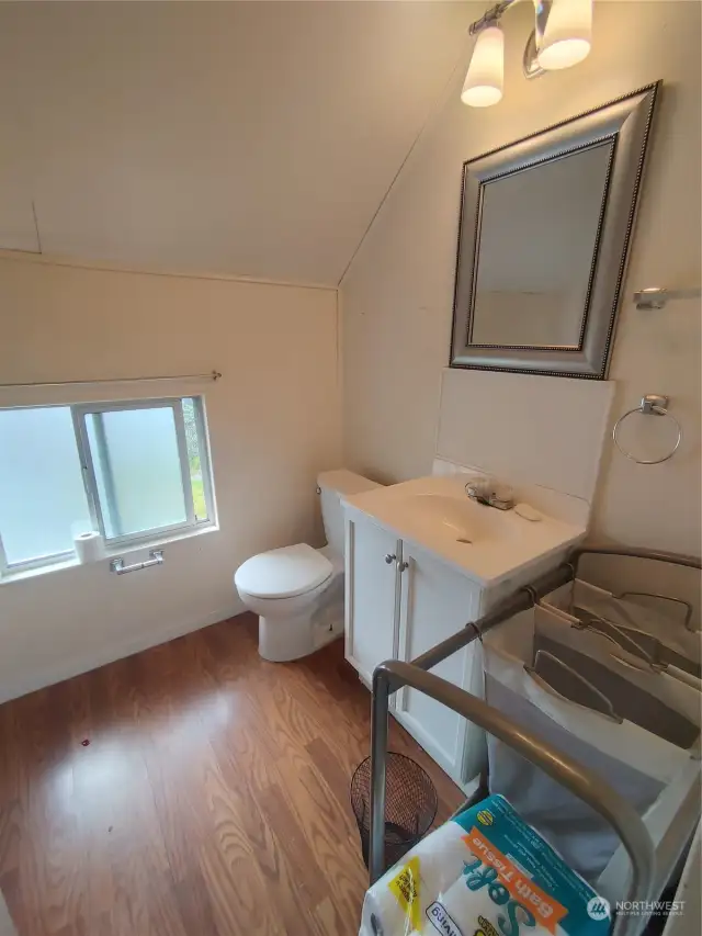 upper unit bathroom